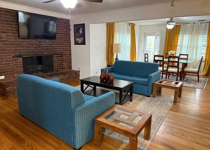 Newly Remodeled 6Br In East Memphis Neighborhood