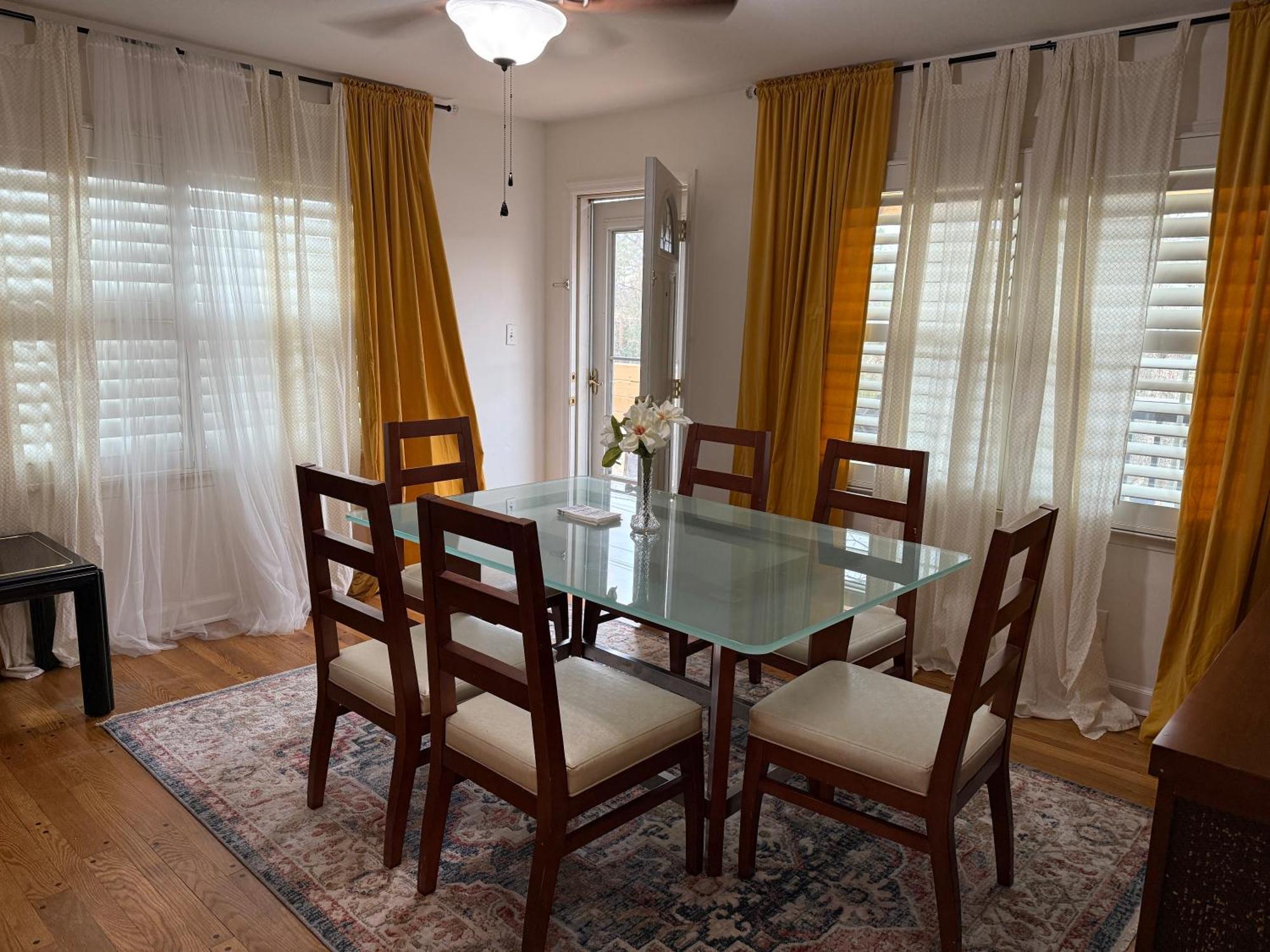 Newly Remodeled 6br In East Neighborhood *