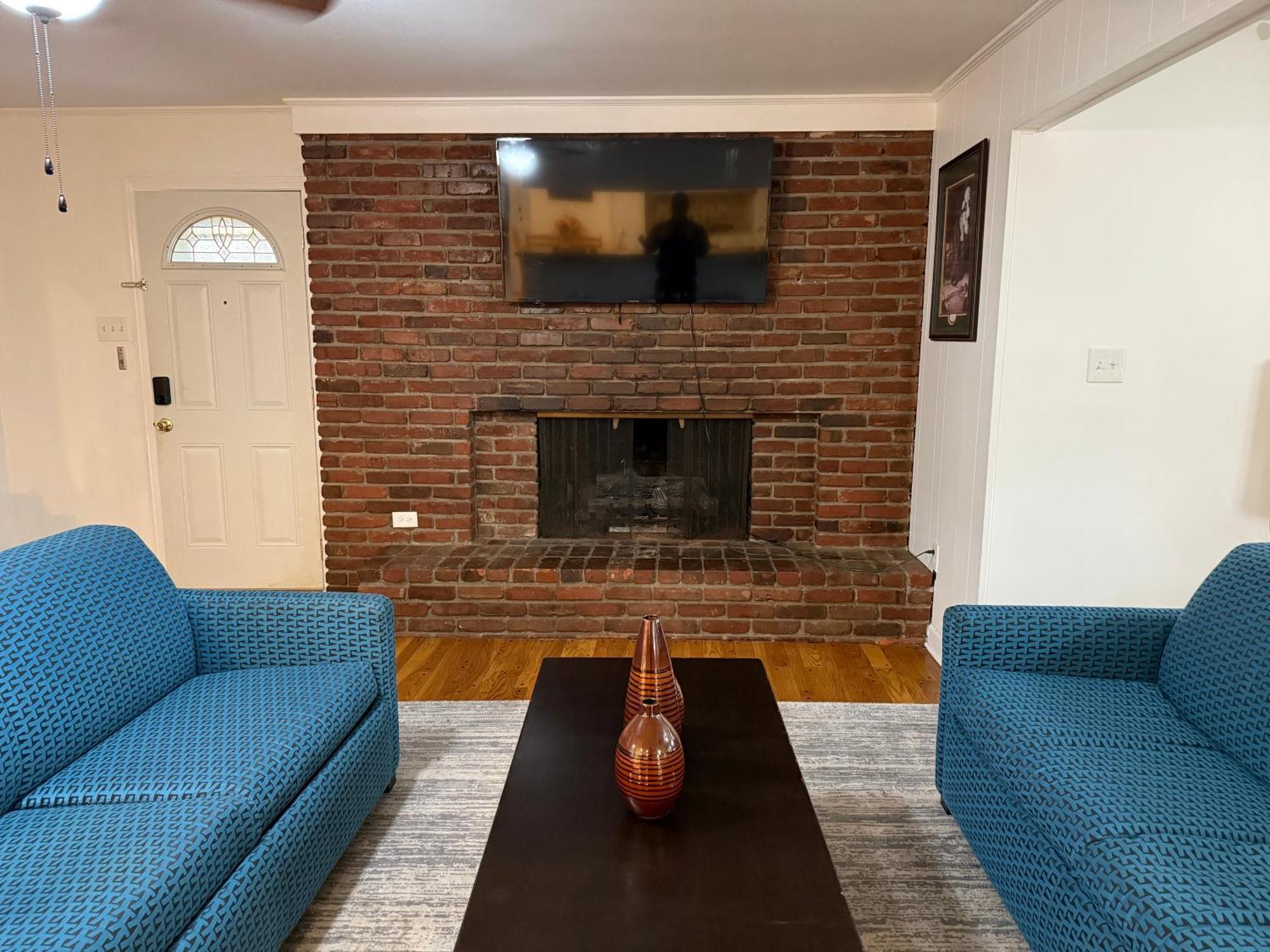 Newly Remodeled 6br In East Neighborhood Holiday home