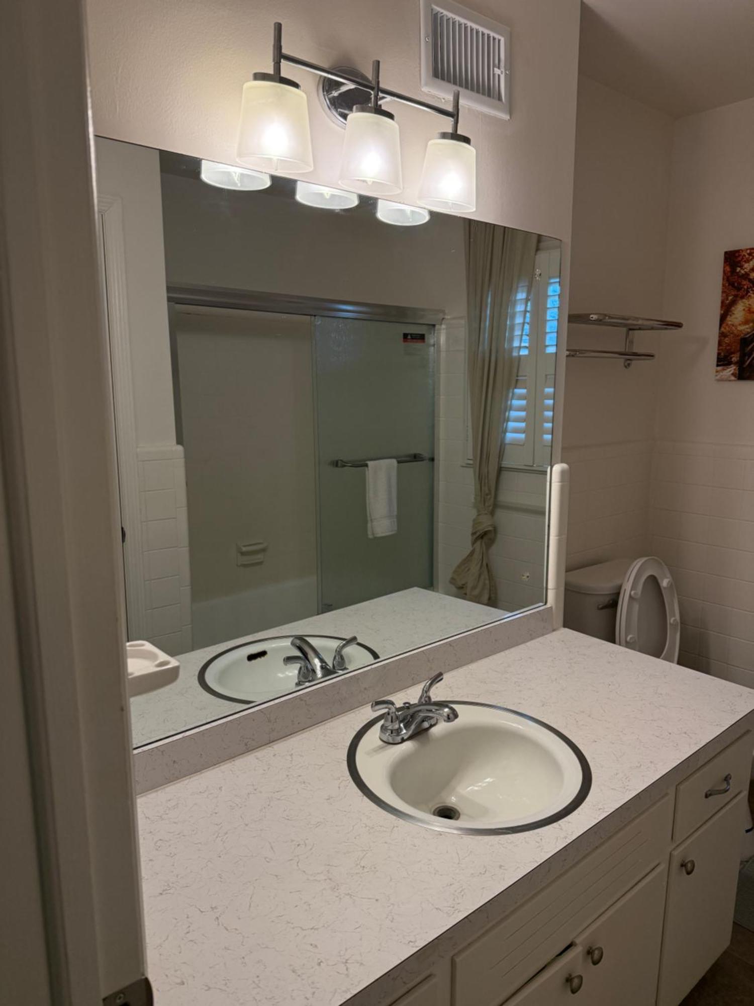 Newly Remodeled 6br In East Neighborhood *