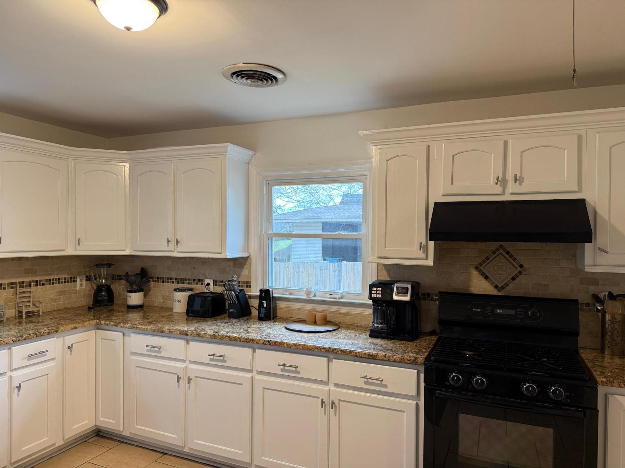 Newly Remodeled 6br In East Neighborhood Holiday home *