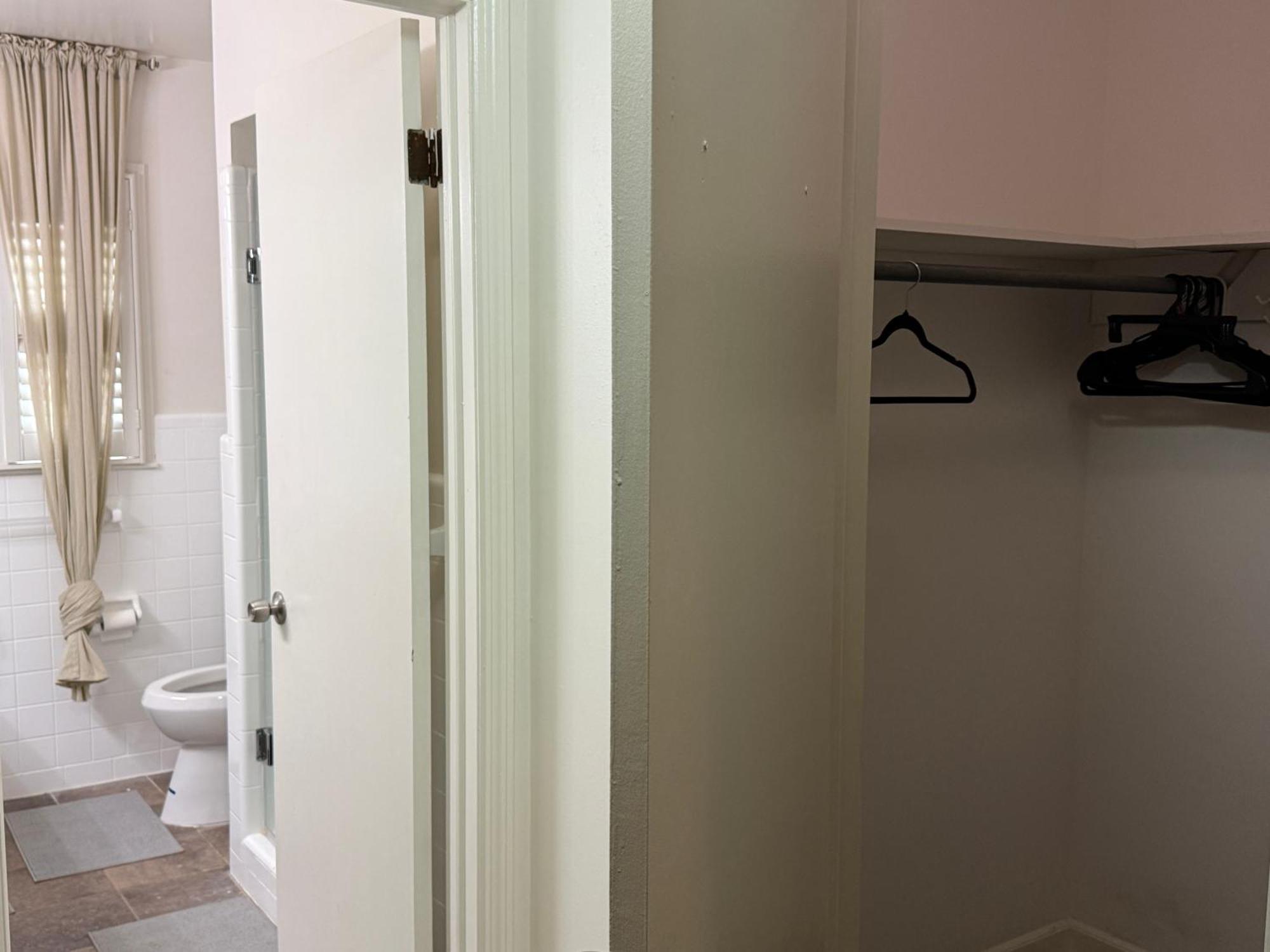 Newly Remodeled 6br In East Neighborhood Holiday home